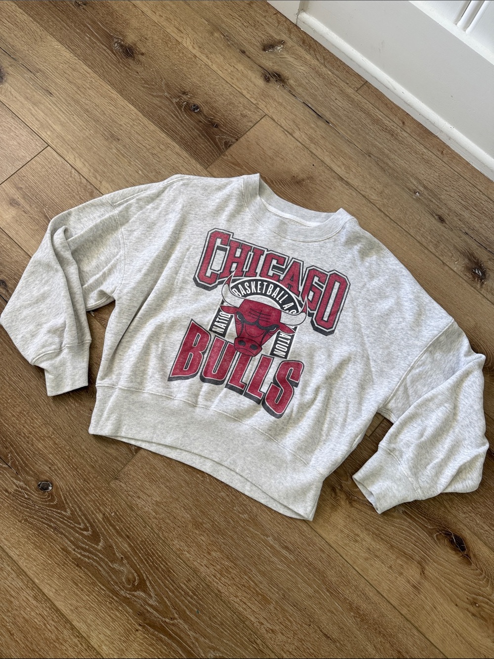 Abercrombie & Fitch Light Gray Crewneck with Red Chicago Bulls Graphic